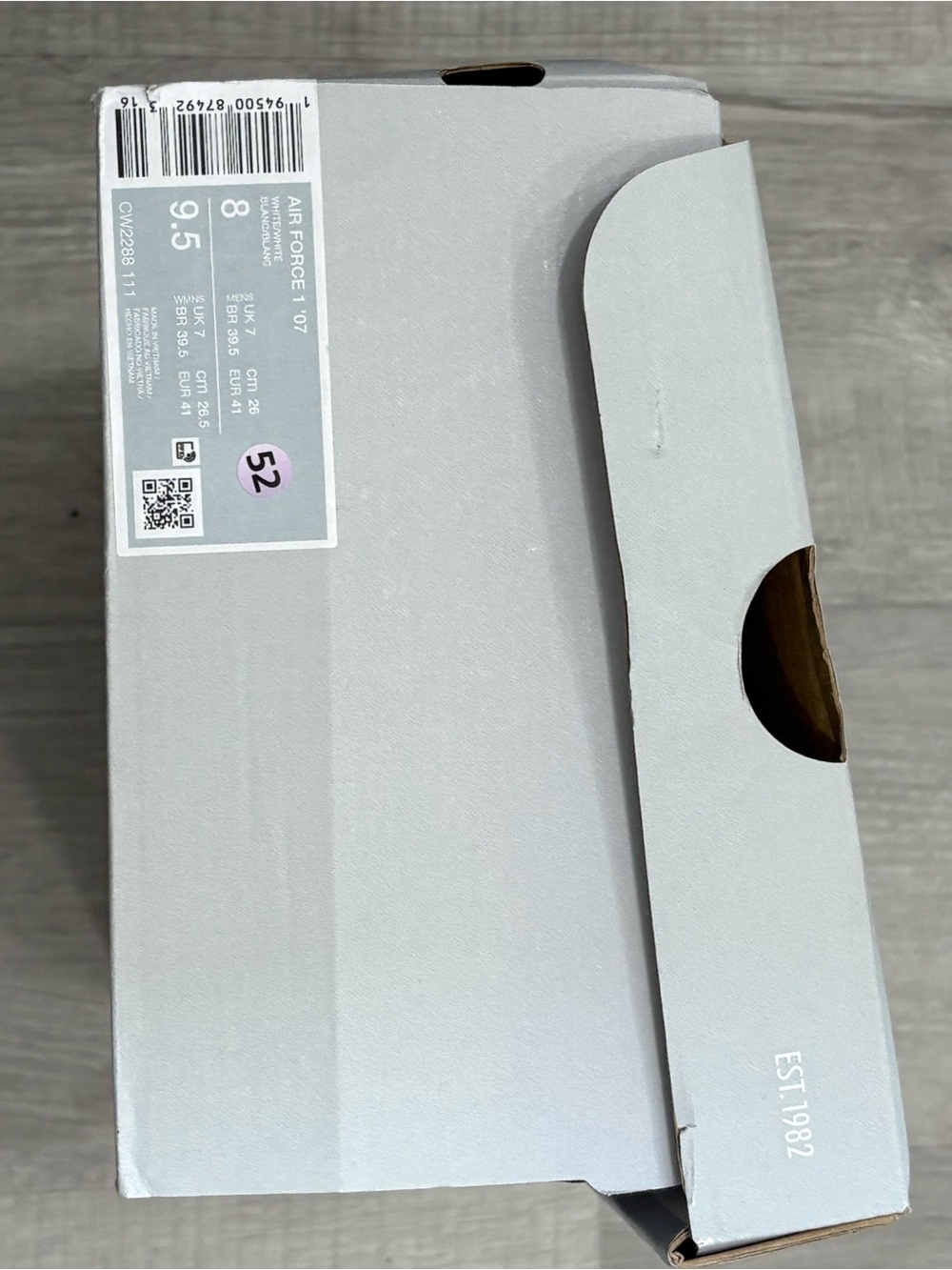 Nike White Leather Low-Top Sneakers BNWT size 8 AT-7/52 - Picture 8 of 8